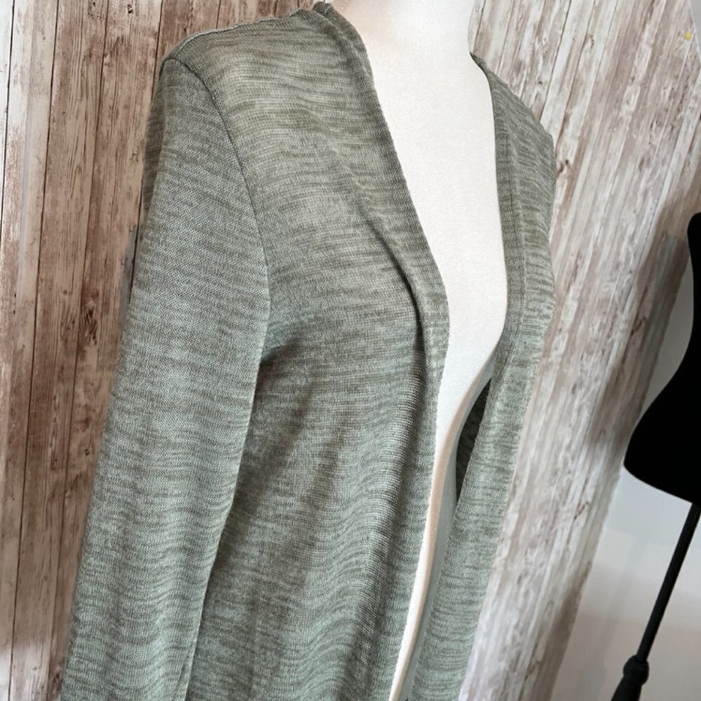 H&M Divided Sage Green Cardigan Sweater size Large - Picture 2 of 4